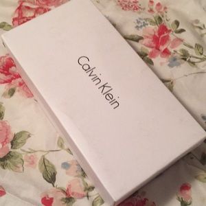 Calvin Klein beige small pump new